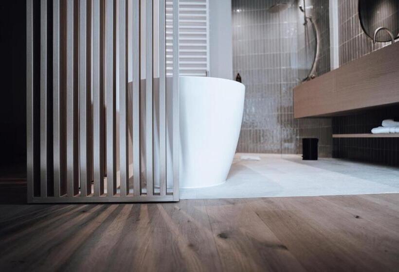 اتاق لوکس, Haus Jausern