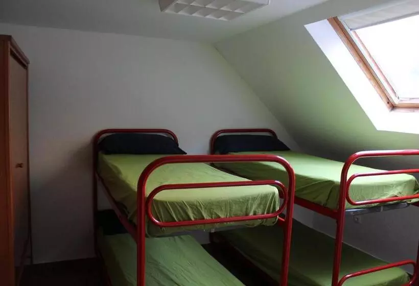 اتاق استاندارد چهارنفره با سرویس بهداشتی مشترک, Albergue De Canfranc Estación