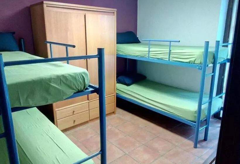 اتاق استاندارد چهارنفره با سرویس بهداشتی مشترک, Albergue De Canfranc Estación