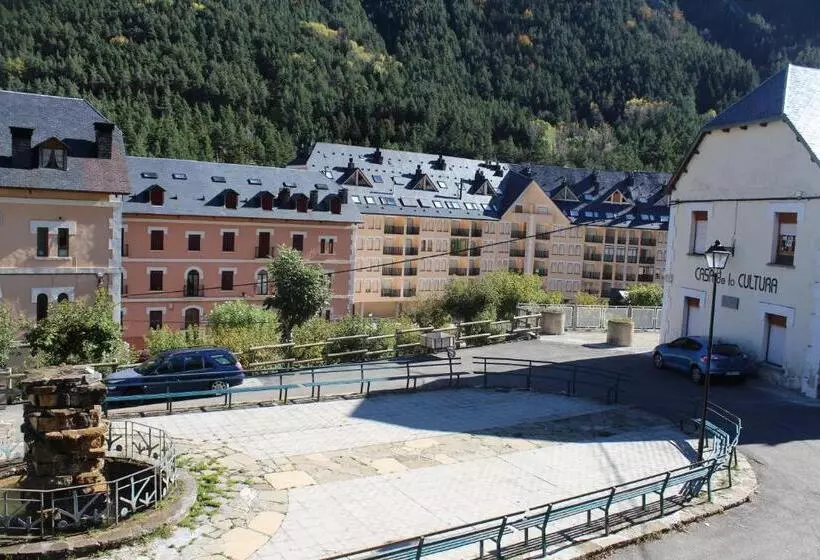 اتاق استاندارد چهارنفره با سرویس بهداشتی مشترک, Albergue De Canfranc Estación