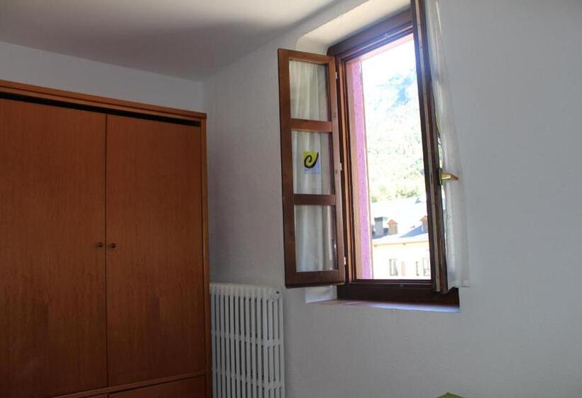 اتاق استاندارد با چشمانداز, Albergue De Canfranc Estación