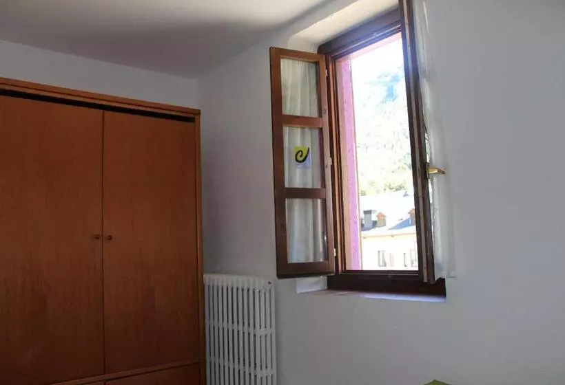 اتاق استاندارد با چشم‌انداز, Albergue De Canfranc Estación