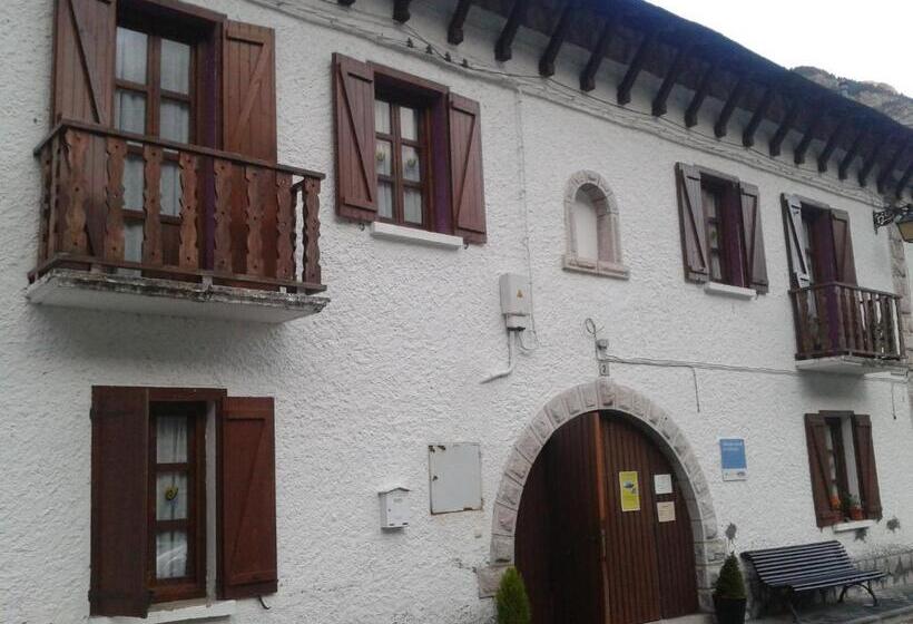 Семейный Номер Совместный Санузел, Albergue De Canfranc Estación