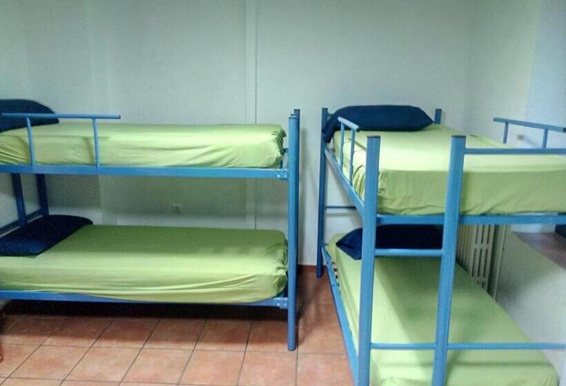 اتاق خانوادگی با سرویس بهداشتی مشترک, Albergue De Canfranc Estación