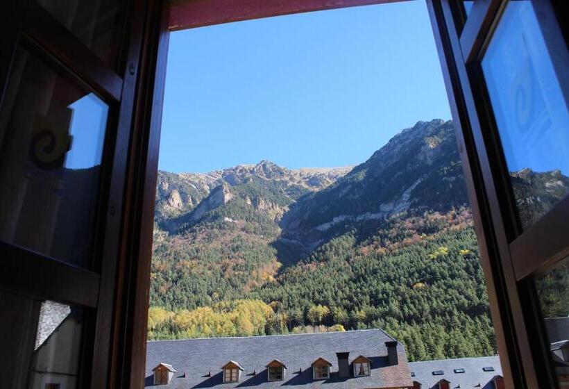 اتاق خانوادگی با سرویس بهداشتی مشترک, Albergue De Canfranc Estación