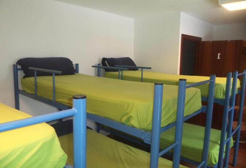 اتاق خانوادگی با سرویس بهداشتی مشترک, Albergue De Canfranc Estación