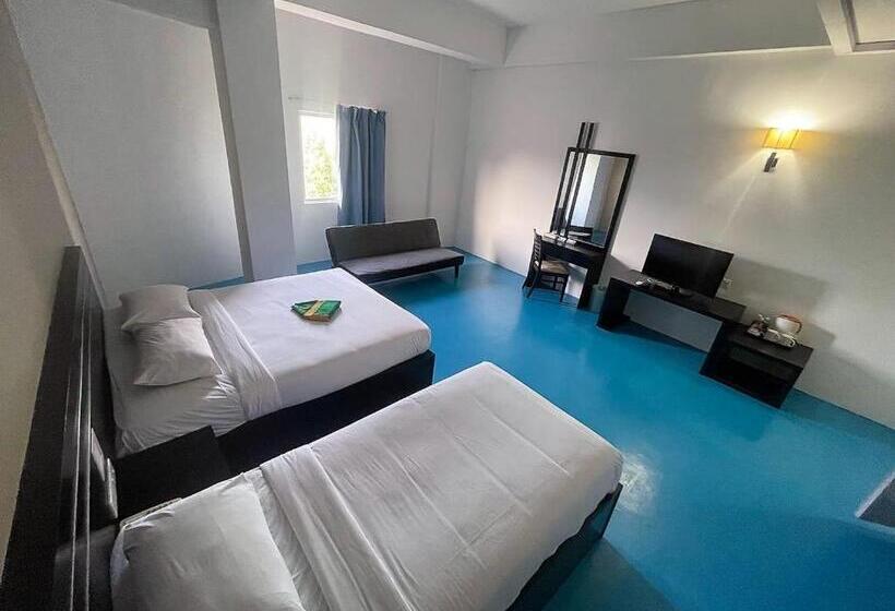 اتاق لوکس سه تخته, Kuala Melaka Inn
