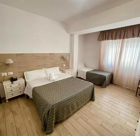 اتاق استاندارد سه نفره, La Bussola