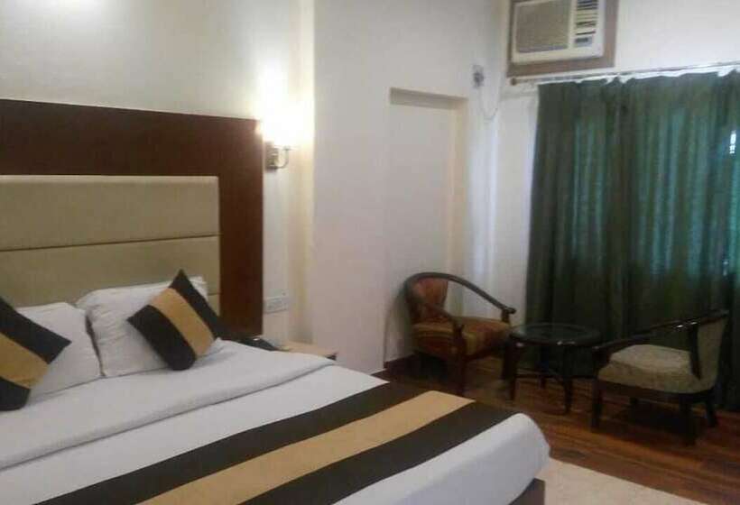 Cameră Superior cu Priveliște către Munte, Riverside Resort