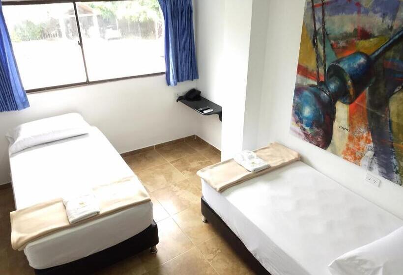 اتاق خانوادگی, Tayromar