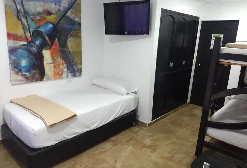 اتاق خانوادگی, Tayromar