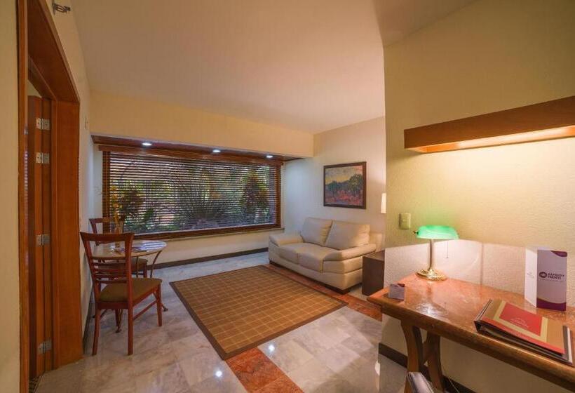 جناح جونيور, Wyndham Garden Guadalajara Expo Plaza Del Sol