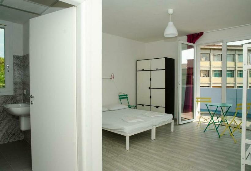 اتاق استاندارد با بالکن, Meet Gardalake Hostel