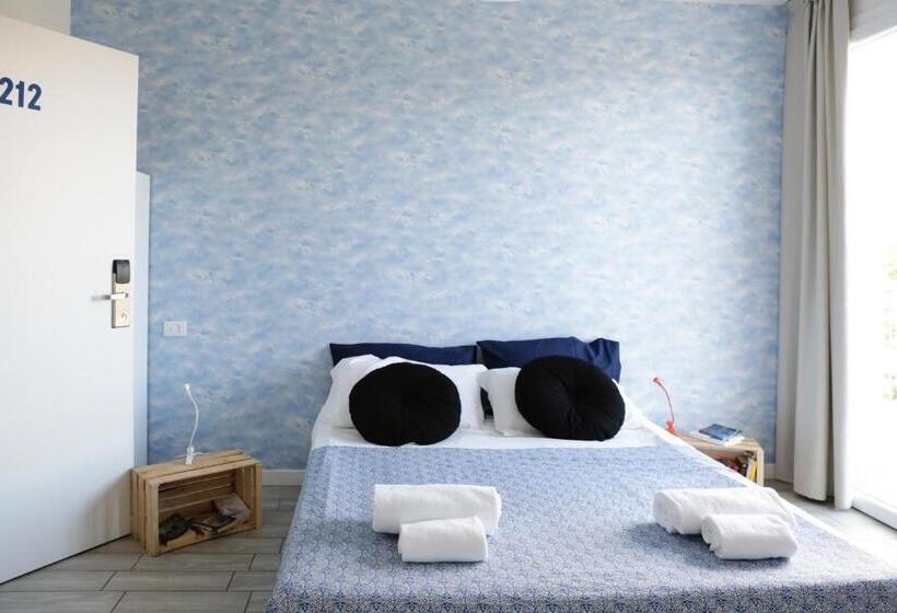 اتاق استاندارد با بالکن, Meet Gardalake Hostel