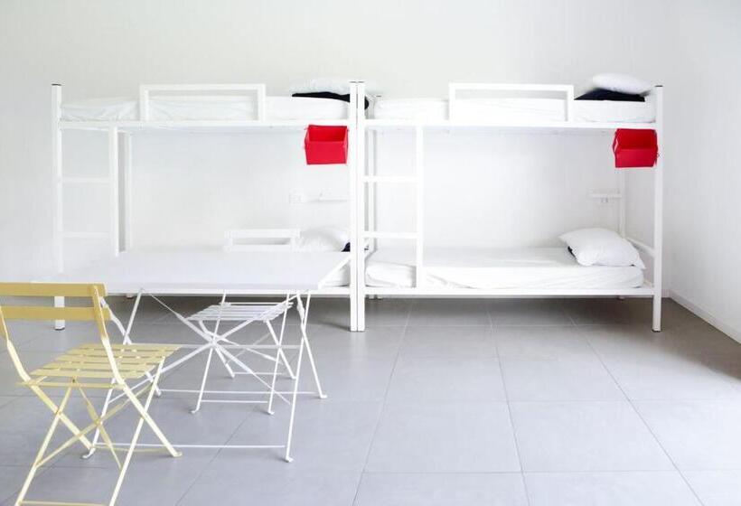 اتاق استاندارد, Meet Gardalake Hostel