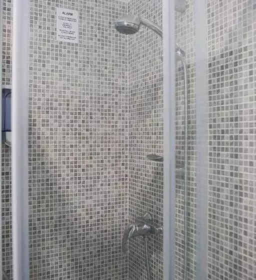 エコノミールーム, Meet Gardalake Hostel