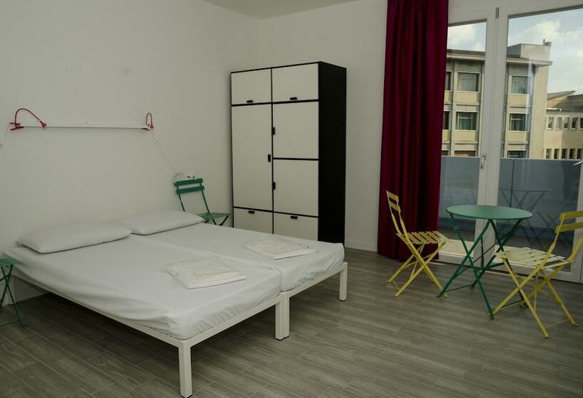 اتاق استاندارد, Meet Gardalake Hostel