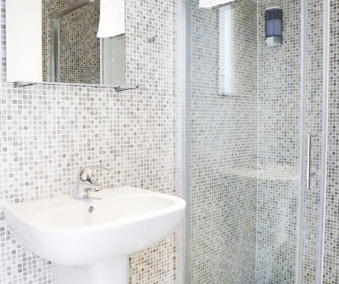 اتاق استاندارد, Meet Gardalake Hostel