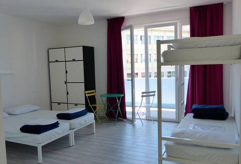 اتاق استاندارد چهار تخته, Meet Gardalake Hostel