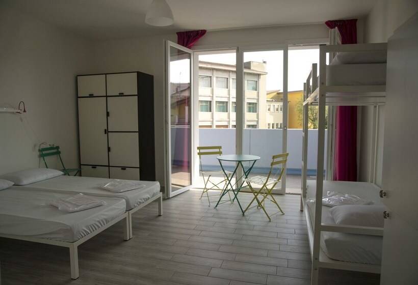 اتاق استاندارد چهار تخته, Meet Gardalake Hostel