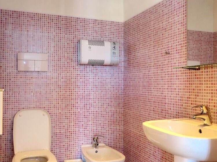 اتاق استاندارد چهار تخته, Meet Gardalake Hostel