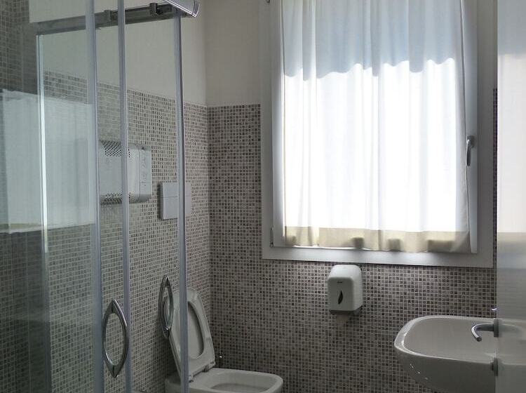 スタンダード４人部屋, Meet Gardalake Hostel