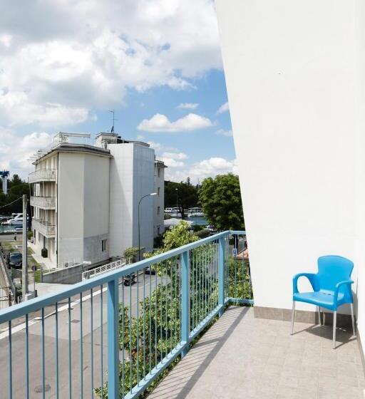 اتاق استاندارد, Meet Gardalake Hostel