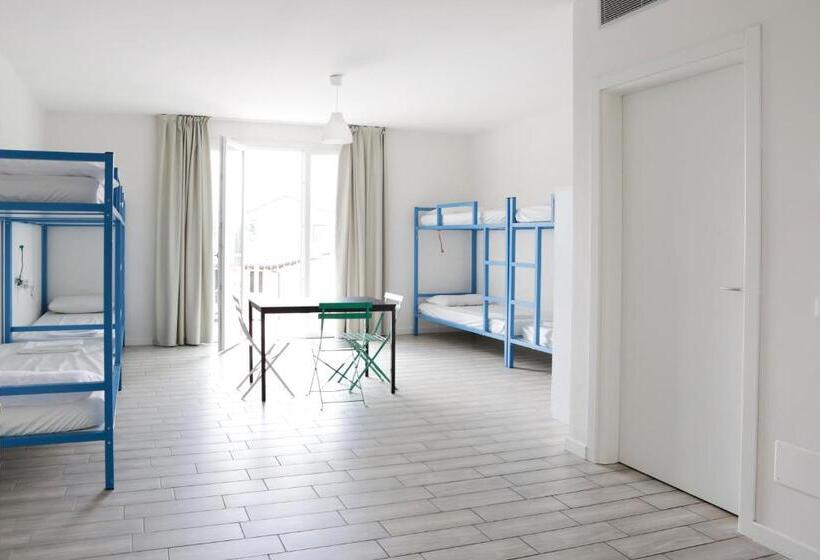 スタンダードルーム, Meet Gardalake Hostel