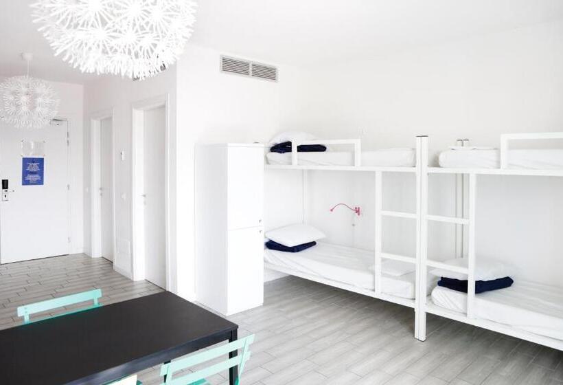 اتاق استاندارد, Meet Gardalake Hostel