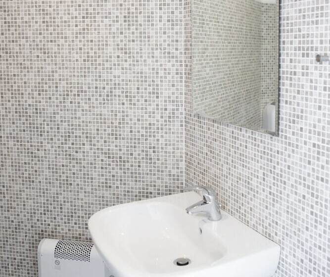 اتاق استاندارد, Meet Gardalake Hostel