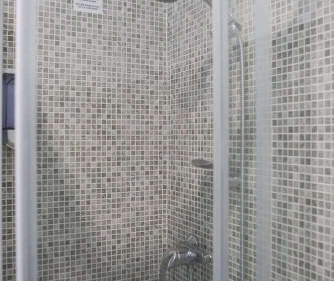 اتاق استاندارد, Meet Gardalake Hostel