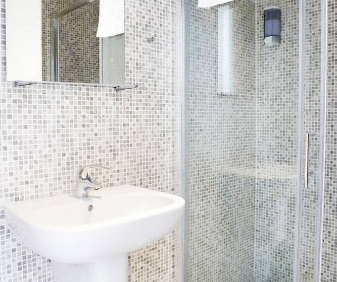 اتاق استاندارد, Meet Gardalake Hostel