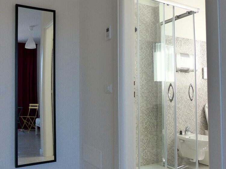 اتاق استاندارد, Meet Gardalake Hostel