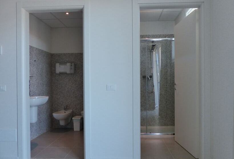 اتاق استاندارد, Meet Gardalake Hostel