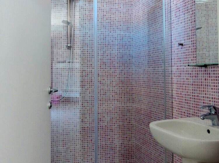 اتاق استاندارد, Meet Gardalake Hostel