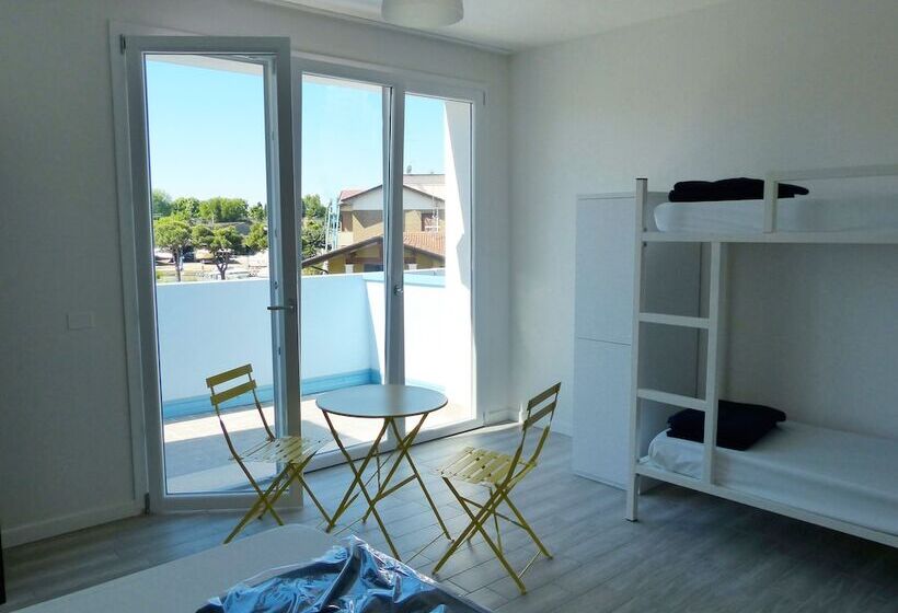 اتاق استاندارد چهار تخته, Meet Gardalake Hostel