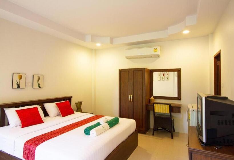 חדר דלוקס נוף בריכה, The Green Beach Resort