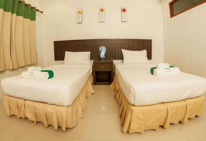 带泳池观景的豪华房, The Green Beach Resort