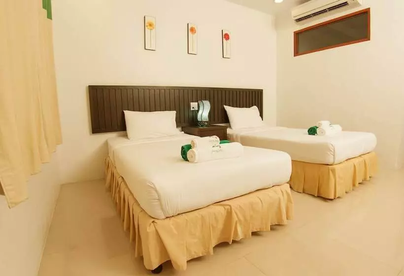 プールの見えるスーペリアルーム, The Green Beach Resort