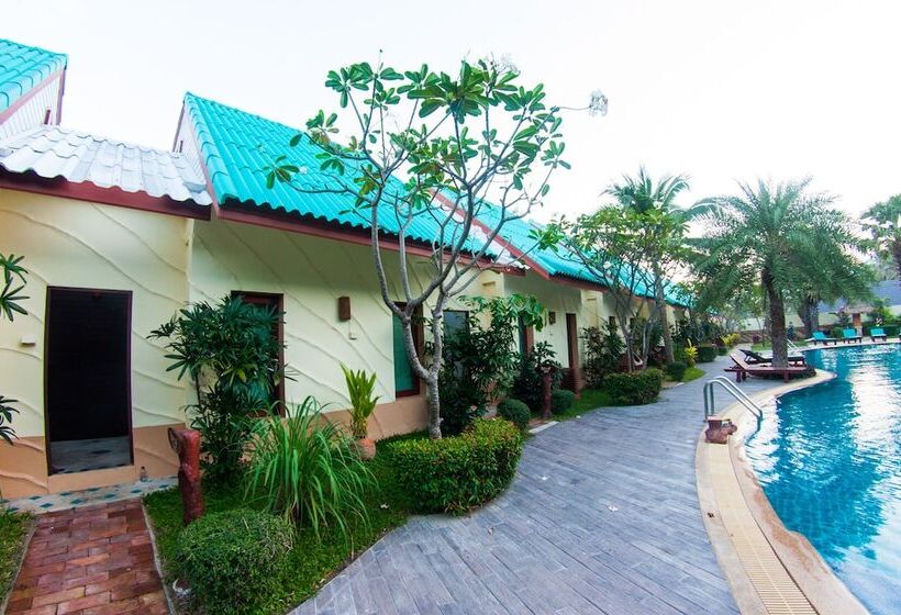 חדר דלוקס נוף בריכה, The Green Beach Resort