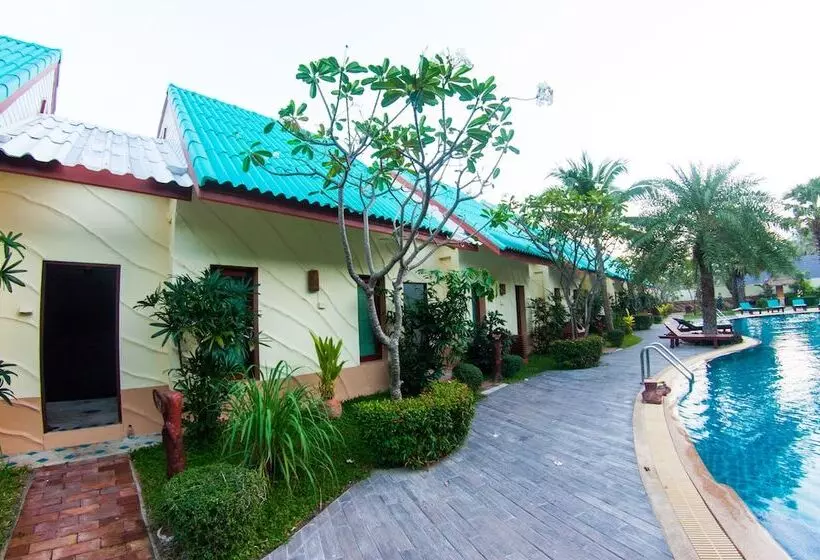 プールの見えるデラックスルーム, The Green Beach Resort