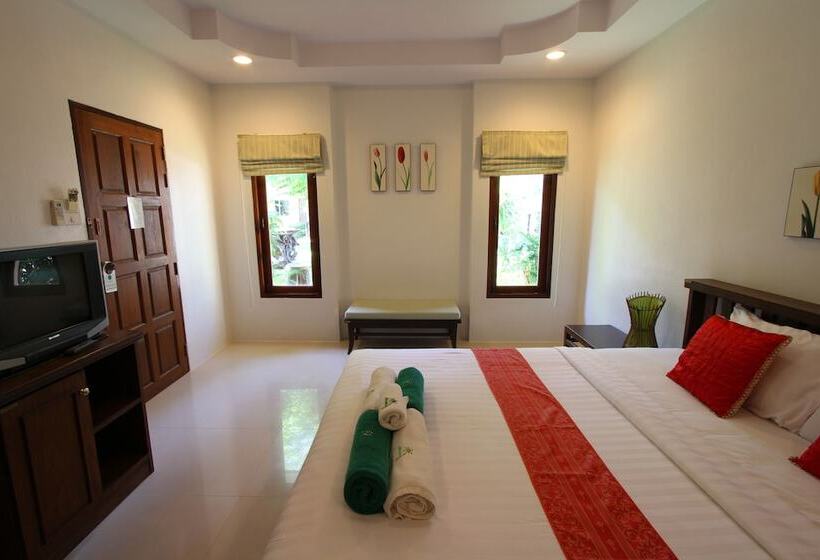 חדר דלוקס נוף בריכה, The Green Beach Resort