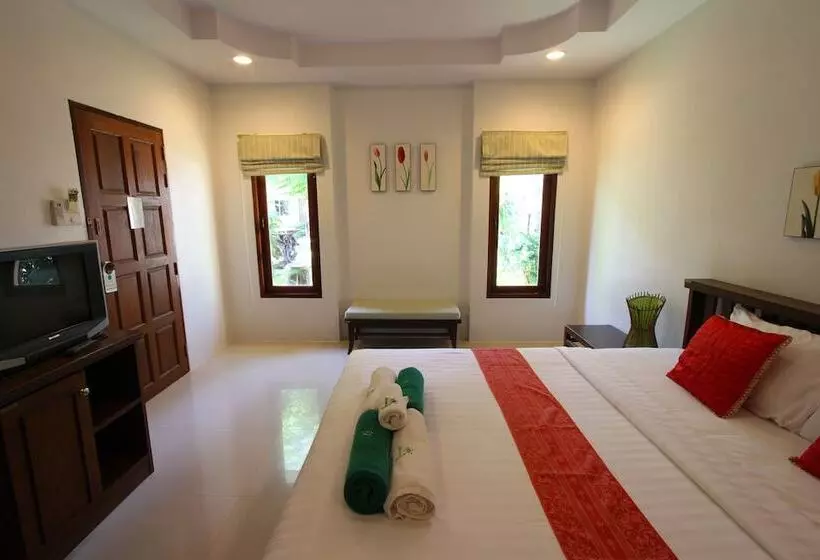 プールの見えるデラックスルーム, The Green Beach Resort