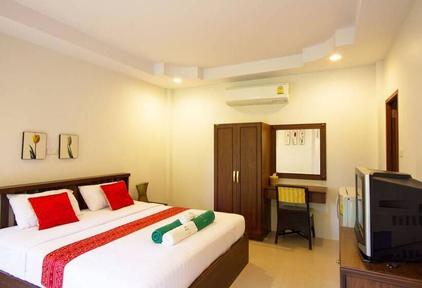 חדר דלוקס נוף בריכה, The Green Beach Resort