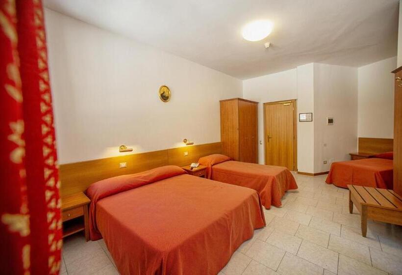 חדר סטנדרט לארבעה, Roccaporena & Margherita