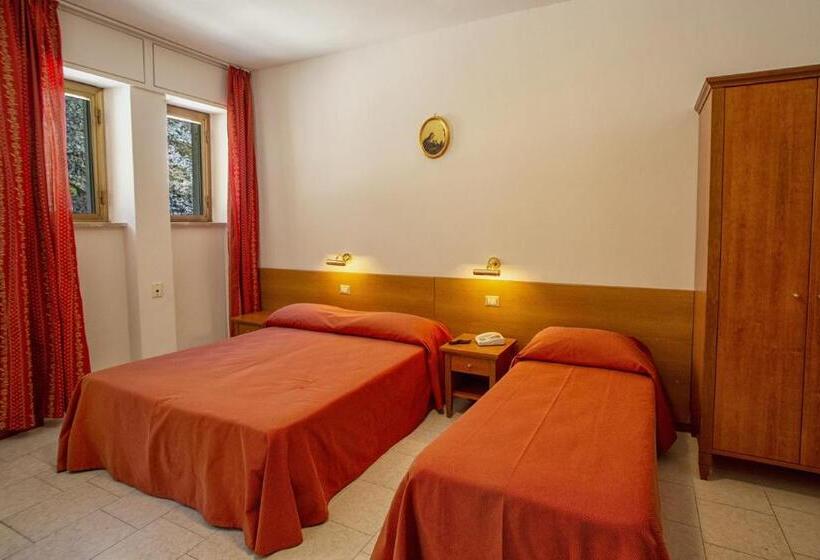 חדר סטנדרט לארבעה, Roccaporena & Margherita