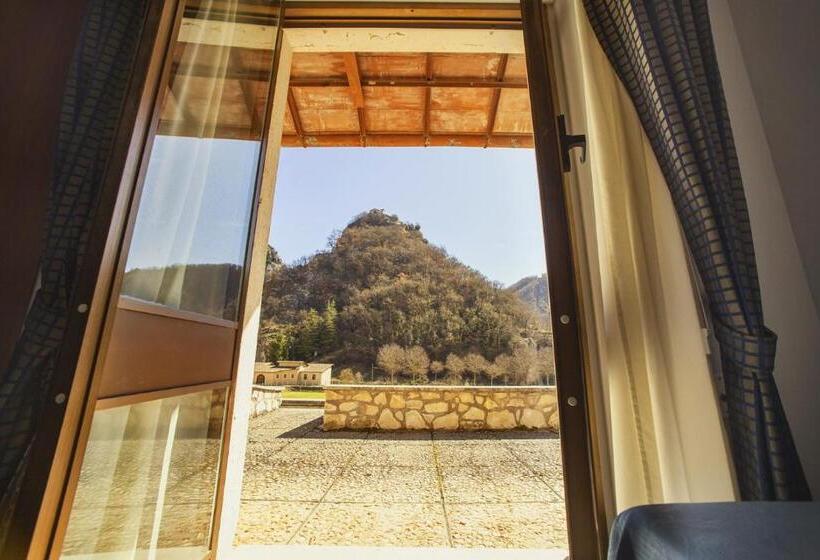 חדר סטנדרט לשלושה, Roccaporena & Margherita