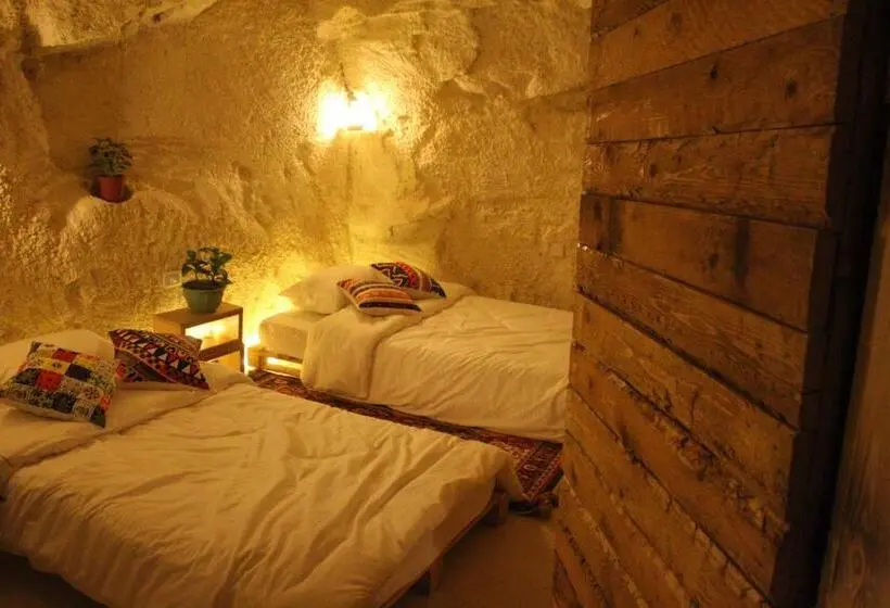 اتاق استاندارد, 7 Caves