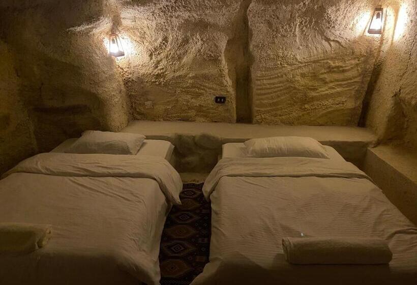 اتاق اکونومی, 7 Caves