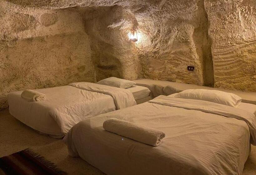 اتاق اکونومی, 7 Caves